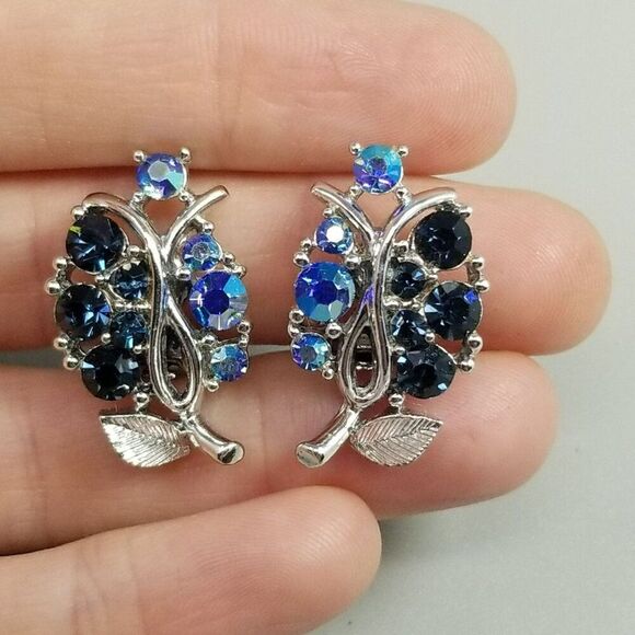 Vintage Lisner Silver Tone Light and Dark Blue Rhinestones AB Clip On Earrings - Picture 6 of 6